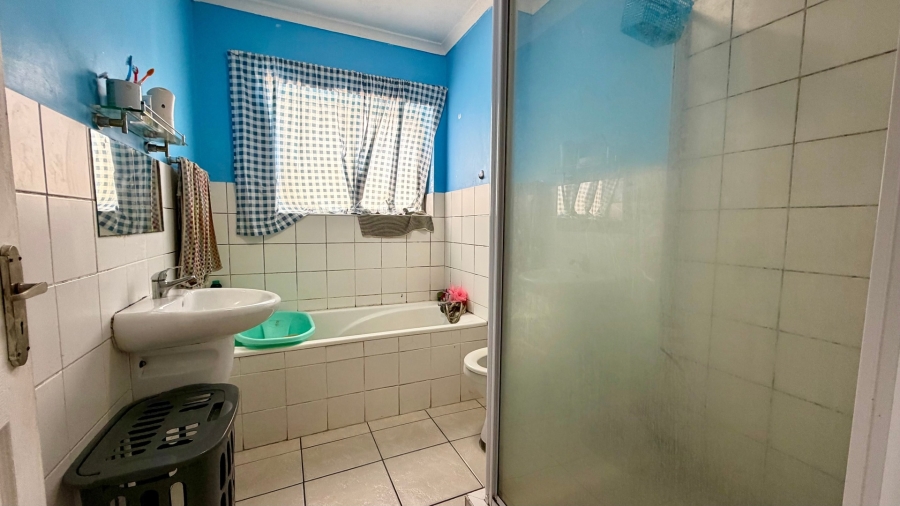 2 Bedroom Property for Sale in Gordons Bay Central Western Cape